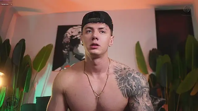 Thomas Falcon online show from November 27, 1:51 am