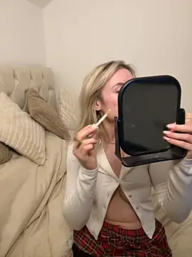 SexySaraxxoo online show from October 21, 5:13 pm