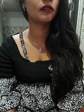 Itz Mayra  online show from November 20, 5:45 pm