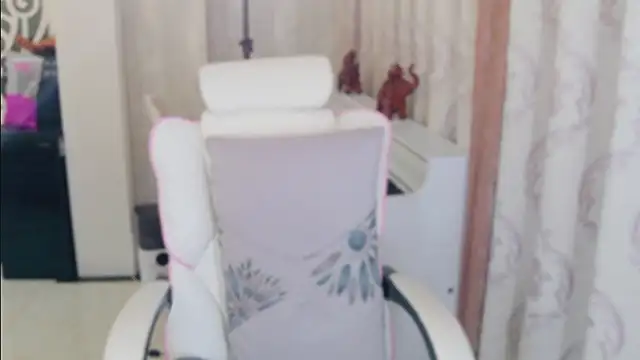 Snapshot of Aurora-77 chatting on October 20, 5:02 pm Aurora-77 online show from October 20, 5:02 pm