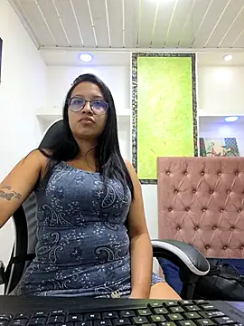 susan mooree online show from November 25, 7:03 pm