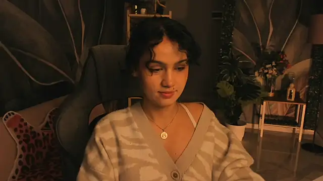 MonicaFarmer online show from October 8, 6:05 pm