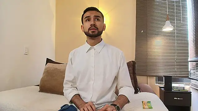 Snapshot of Axel_Moon_S chatting on September 15, 6:41 pm Axel Moon S online show from September 15, 6:41 pm