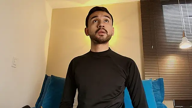 Snapshot of Axel_Moon_S chatting on October 13, 6:19 pm Axel Moon S online show from October 13, 6:19 pm