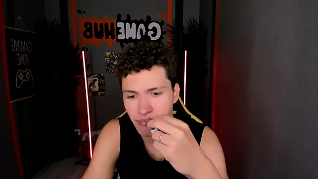 Snapshot of JonnyDarka chatting on October 18, 10:38 am JonnyDarka online show from October 18, 10:38 am