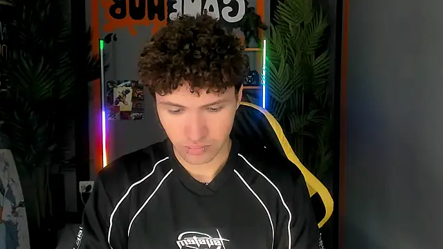 Snapshot of JonnyDarka chatting on November 28, 8:17 am JonnyDarka online show from November 28, 8:17 am