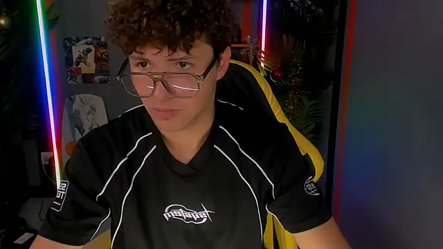 Snapshot of JonnyDarka chatting on December 18, 3:40 pm JonnyDarka online show from December 18, 3:40 pm