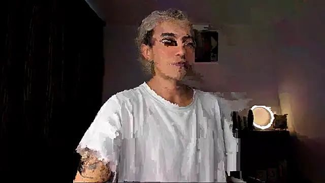 guynextdo0r online show from October 16, 6:53 pm