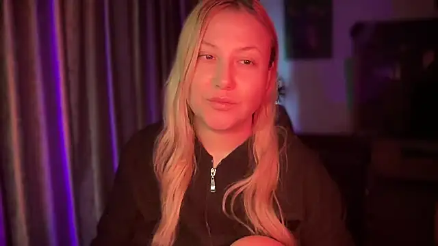 Snapshot of BikiHellena chatting on November 16, 10:54 am BikiHellena online show from November 16, 10:54 am