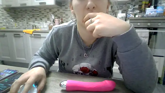 Camaleontica online show from December 16, 10:48 pm