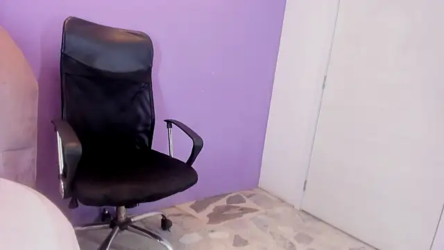 Snapshot of miajhonsonx chatting on November 15, 3:30 pm miajhonsonx online show from November 15, 3:30 pm