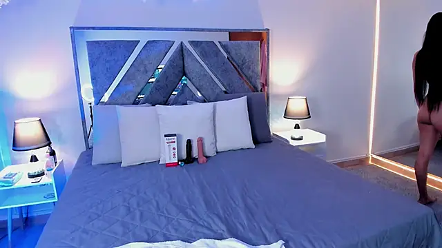 Isa Rouse   online show from October 31, 2:34 am