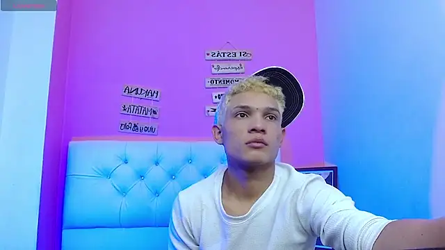 Snapshot of EL_VENEZOLANO_22CM chatting on October 7, 4:31 am EL VENEZOLANO 22CM online show from October 7, 4:31 am