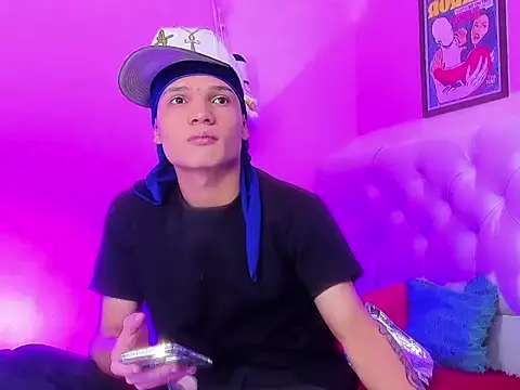 Snapshot of EL_VENEZOLANO_22CM chatting on December 14, 4:40 am EL VENEZOLANO 22CM online show from December 14, 4:40 am