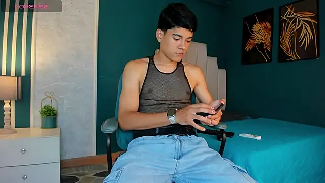 Snapshot of SandroVeyra chatting on September 24, 7:28 pm SandroVeyra online show from September 24, 7:28 pm