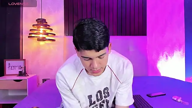 Snapshot of SandroVeyra chatting on October 6, 7:55 pm SandroVeyra online show from October 6, 7:55 pm