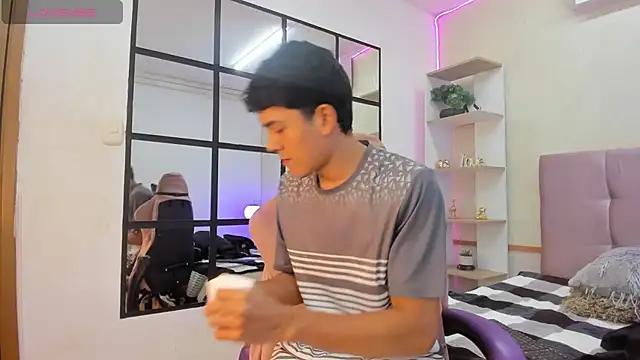 Snapshot of SandroVeyra chatting on October 8, 3:48 am SandroVeyra online show from October 8, 3:48 am