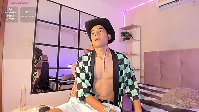 Snapshot of SandroVeyra chatting on October 11, 3:28 am SandroVeyra online show from October 11, 3:28 am