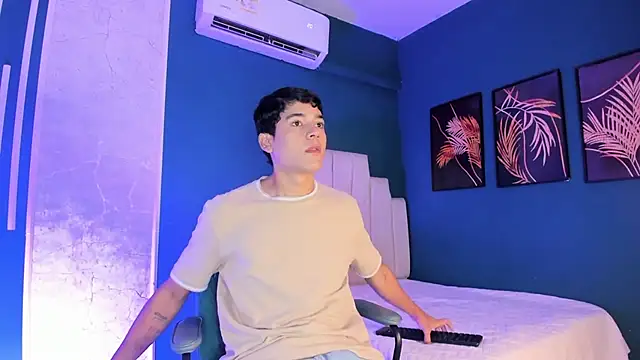 Snapshot of SandroVeyra chatting on October 21, 12:44 am SandroVeyra online show from October 21, 12:44 am