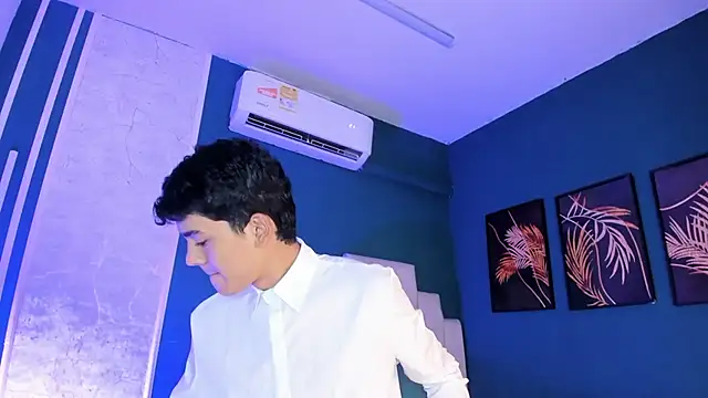 Snapshot of SandroVeyra chatting on October 22, 2:23 am SandroVeyra online show from October 22, 2:23 am