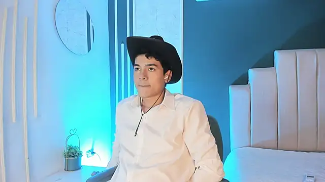 Snapshot of SandroVeyra chatting on October 25, 3:36 am SandroVeyra online show from October 25, 3:36 am