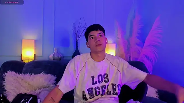 Snapshot of SandroVeyra chatting on November 4, 1:27 am SandroVeyra online show from November 4, 1:27 am