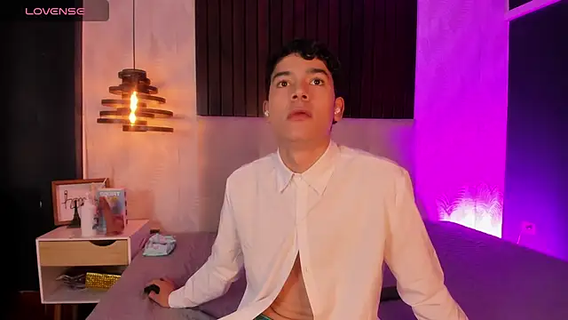 Snapshot of SandroVeyra chatting on December 1, 3:33 am SandroVeyra online show from December 1, 3:33 am