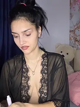 EllaBlowy online show from December 3, 8:45 am