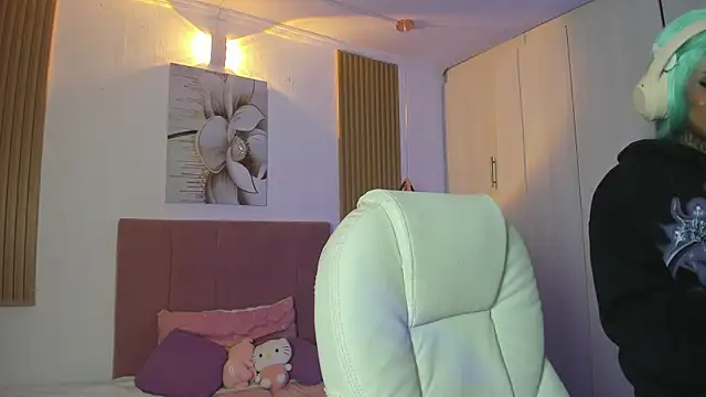 KoraRousee online show from October 2, 12:56 pm