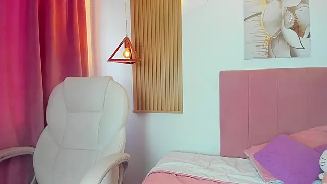 KoraRousee online show from October 10, 12:59 pm