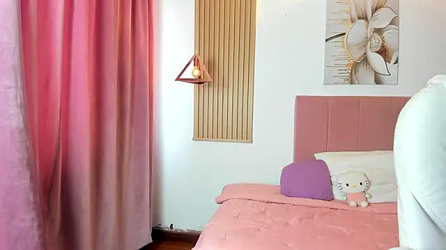 KoraRousee online show from October 20, 1:22 pm