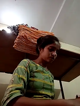 Snapshot of Saloni-Gupta chatting on October 3, 4:42 am Saloni-Gupta online show from October 3, 4:42 am