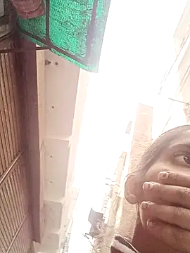 Snapshot of Saloni-Gupta chatting on December 14, 9:58 am Saloni-Gupta online show from December 14, 9:58 am