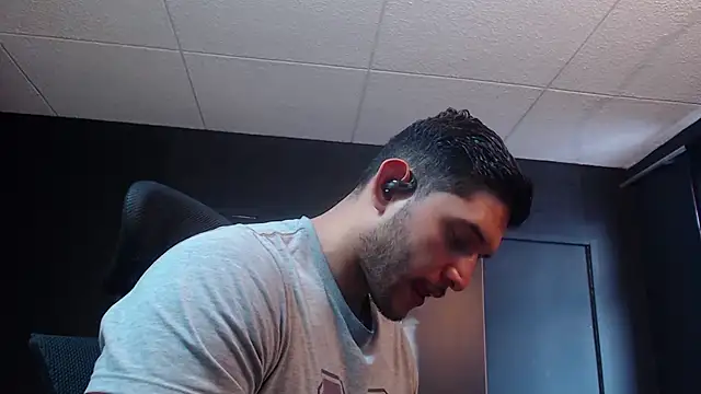 Snapshot of RichardMilleer chatting on December 5, 2:25 pm RichardMilleer online show from December 5, 2:25 pm