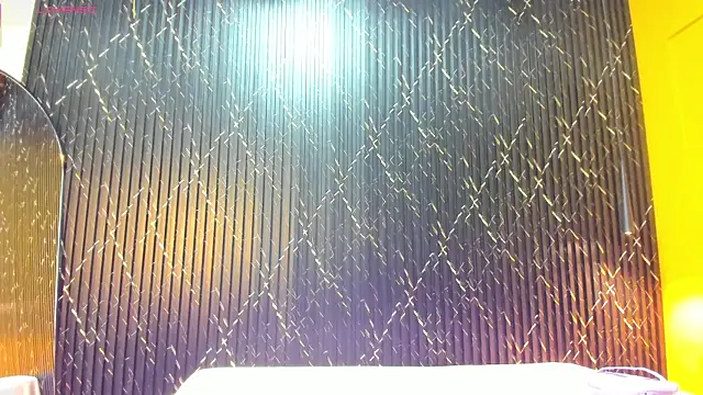 Miss Ariaa online show from September 18, 11:45 am