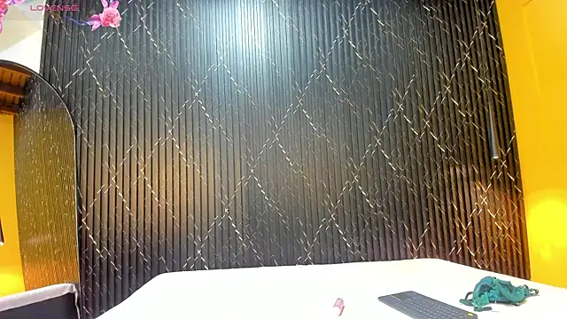 Miss Ariaa online show from September 19, 11:44 am