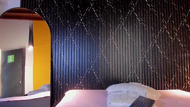 Miss Ariaa online show from October 30, 10:49 am