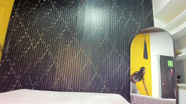 Miss Ariaa online show from November 9, 1:31 pm