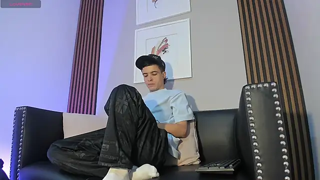 kevinn blue1 online show from November 11, 12:27 pm