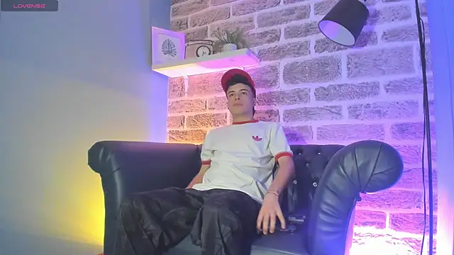 kevinn blue1 online show from November 17, 9:42 pm