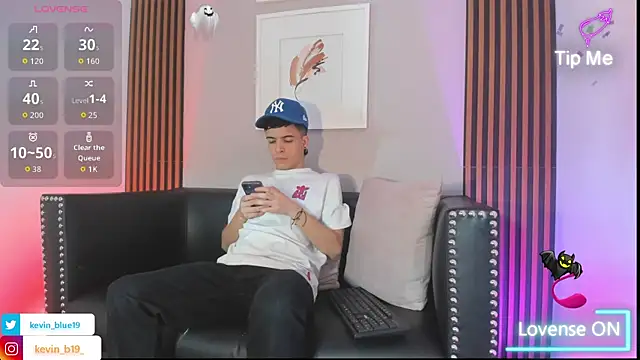 kevinn blue1 online show from November 20, 9:14 pm