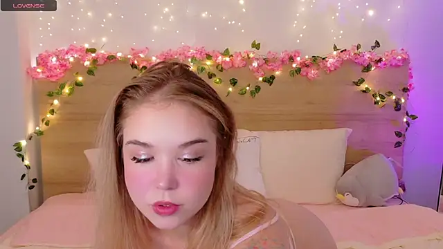 Lilith Bonheur online show from September 15, 3:56 pm