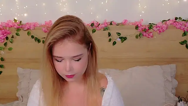 Lilith Bonheur online show from October 23, 8:07 pm