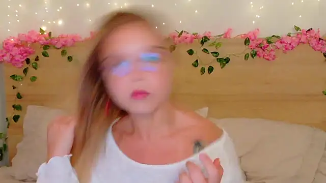 Lilith Bonheur online show from November 8, 9:24 pm