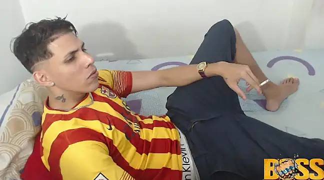 Snapshot of kingfm chatting on December 7, 9:33 pm kingfm online show from December 7, 9:33 pm