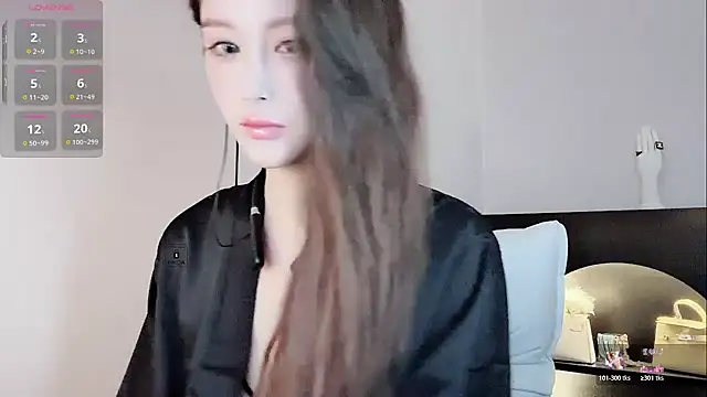 QiaoHui online show from November 7, 8:20 pm