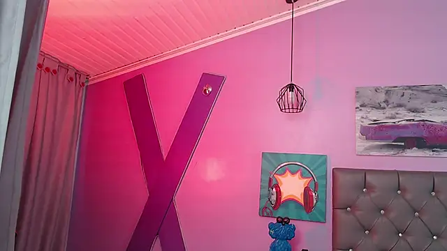 Snapshot of Sabriinaa_Foxx chatting on October 15, 12:27 pm Sabriinaa Foxx online show from October 15, 12:27 pm