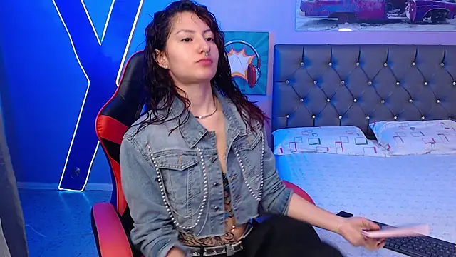 Snapshot of Sabriinaa_Foxx chatting on October 16, 12:17 pm Sabriinaa Foxx online show from October 16, 12:17 pm