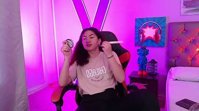 Snapshot of Sabriinaa_Foxx chatting on October 29, 12:51 pm Sabriinaa Foxx online show from October 29, 12:51 pm