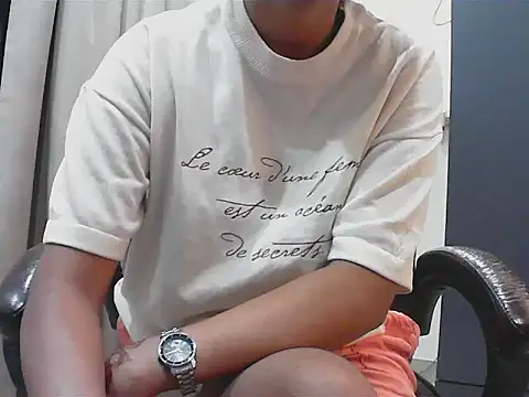 short girl  online show from September 28, 4:45 pm